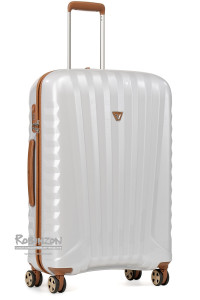 Дорогой белый чемодан